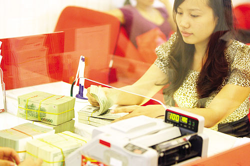 Linh hoạt hay thắt chặt tiền tệ?